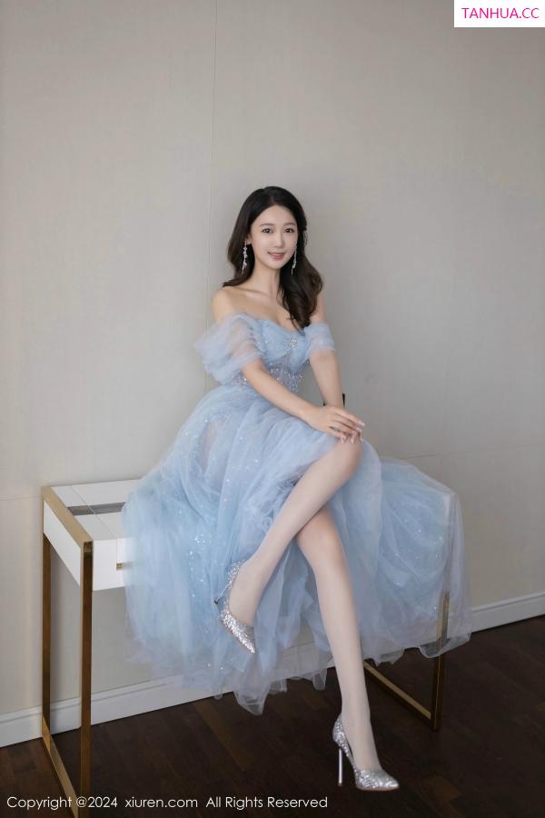 唐安琪  [XiuRen]高清写真图 2024.12.02 No.9538 唐安琪 礼裙美腿第15张图片